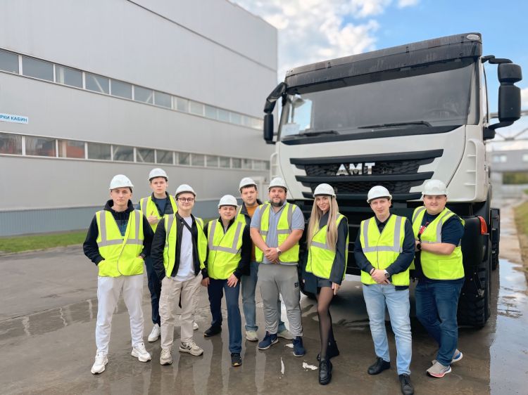 Доброе утро! 19.09.2024, наши новые сотрудники посетили завод Завод АМТ город Миасс для обучения и экскурсии. Мы гордимся тем, что являемся официальным дилером этой компании!