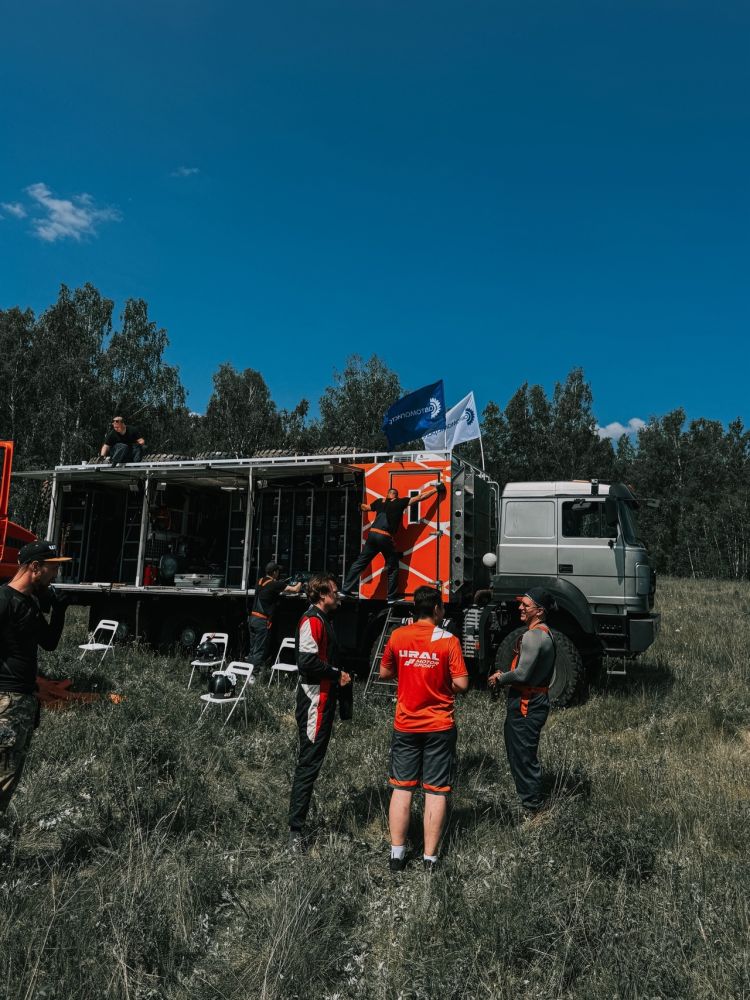 Команда «Автомагистраль» с гордостью поддерживает URAL MOTORSPORT из Миасса! Наши лучшие специалисты вошли в команду техников, потому что мы знаем, как подготовить автомобиль к настоящей победе!