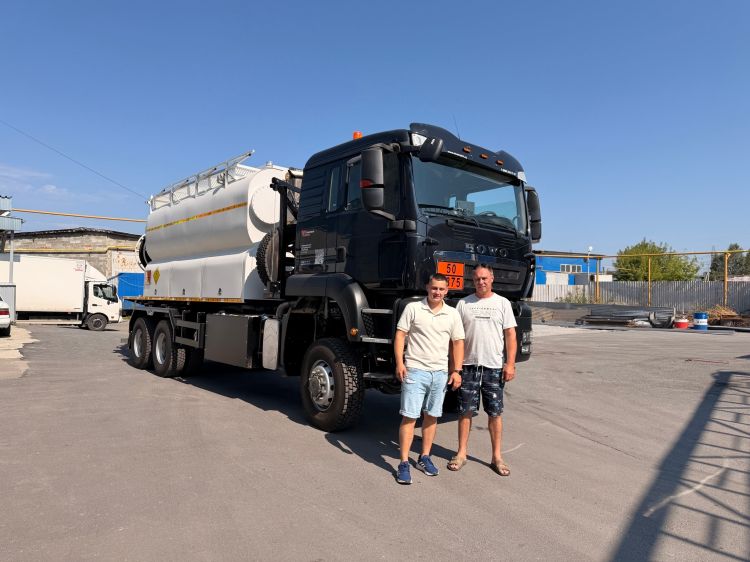 Отгрузили нашему клиенту смесительно-зарядный автомобиль на базе шасси HOWO 6×6.