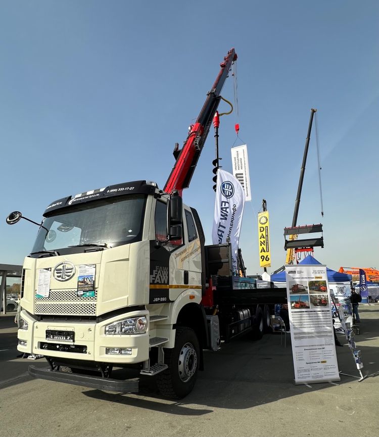 Приглашаем на выставку 100+ TechnoBuild в Екатеринбург с 1 по 4 октября!