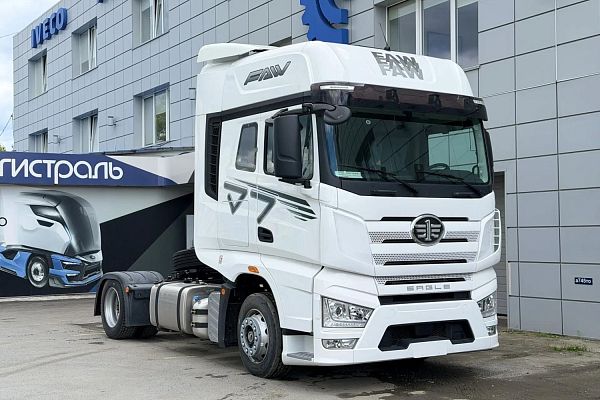 Тягач НИЗКОРАМНЫЙ J7
