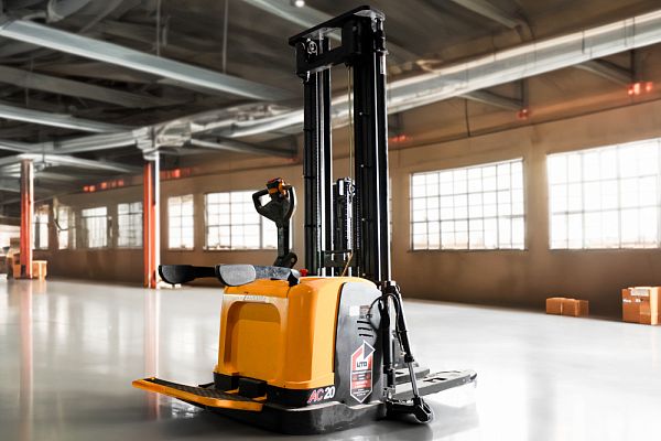 Штабелер ZAUBERG S2065 (2 тонны, 6.5м)