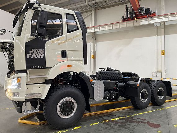 Тягач FAW 6 х 6 Односкатная ошиновка