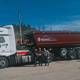 Отгрузка тягача с самосвальным полуприцепом