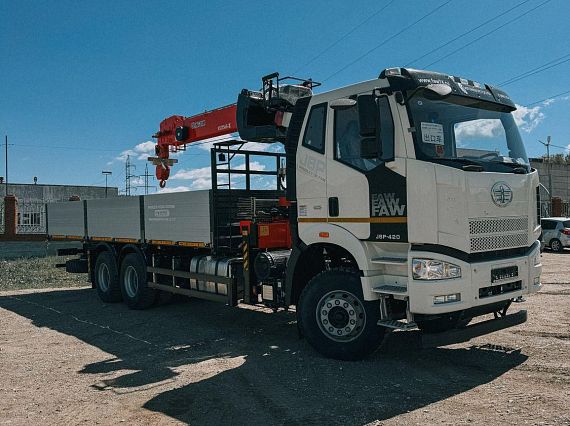 Бортовой автомобиль FAW с КМУ Kanglim KS 1256