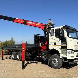 Бортовой автомобиль с КМУ с буром 