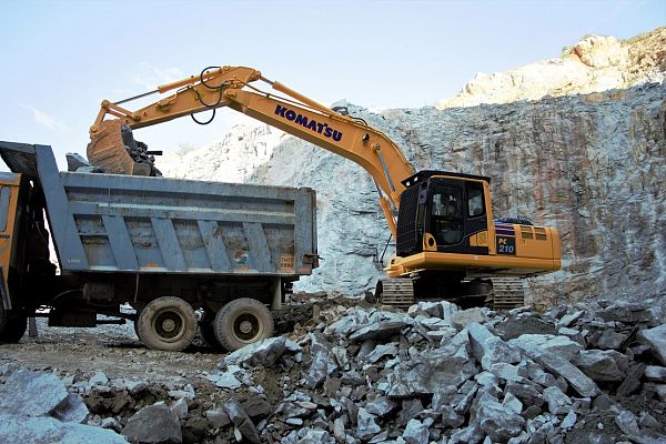 Гидравлический экскаватор KOMATSU PC210-10M0.