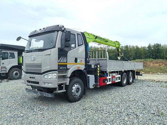 Бортовой автомобиль FAW с КМУ  Zoomlion 