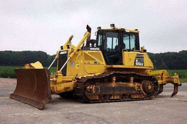 Гусеничный бульдозер KOMATSU D65EX