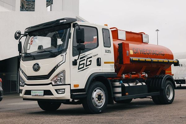 Автотопливозаправщик (АТЗ 7) FAW Tiger 6G 12