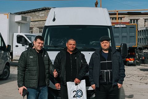 Наш менеджер Наиль выдал автомобиль IVECO DAILY своим клиентам! 